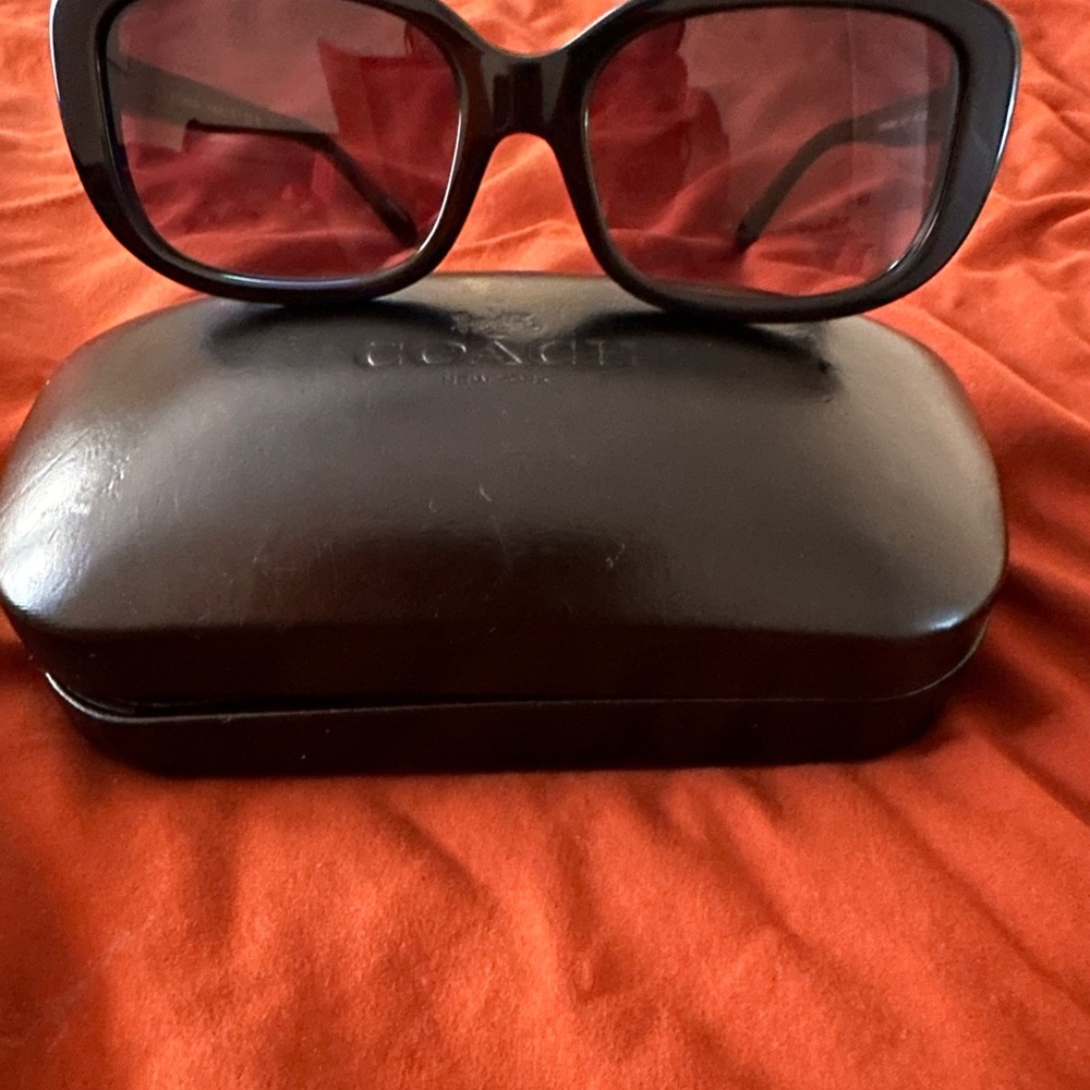 Women’s Coach sunglasses with case - Picture 2 of 2